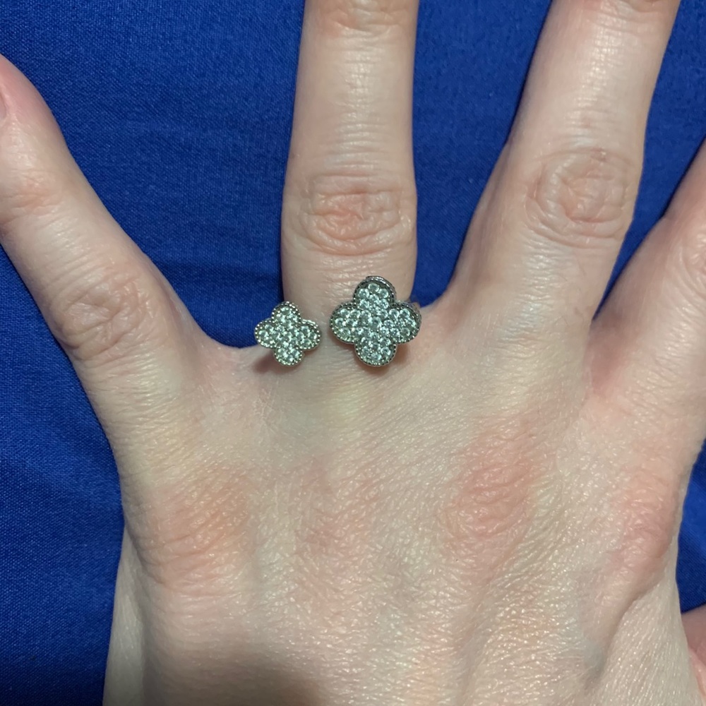 Open double clover ring